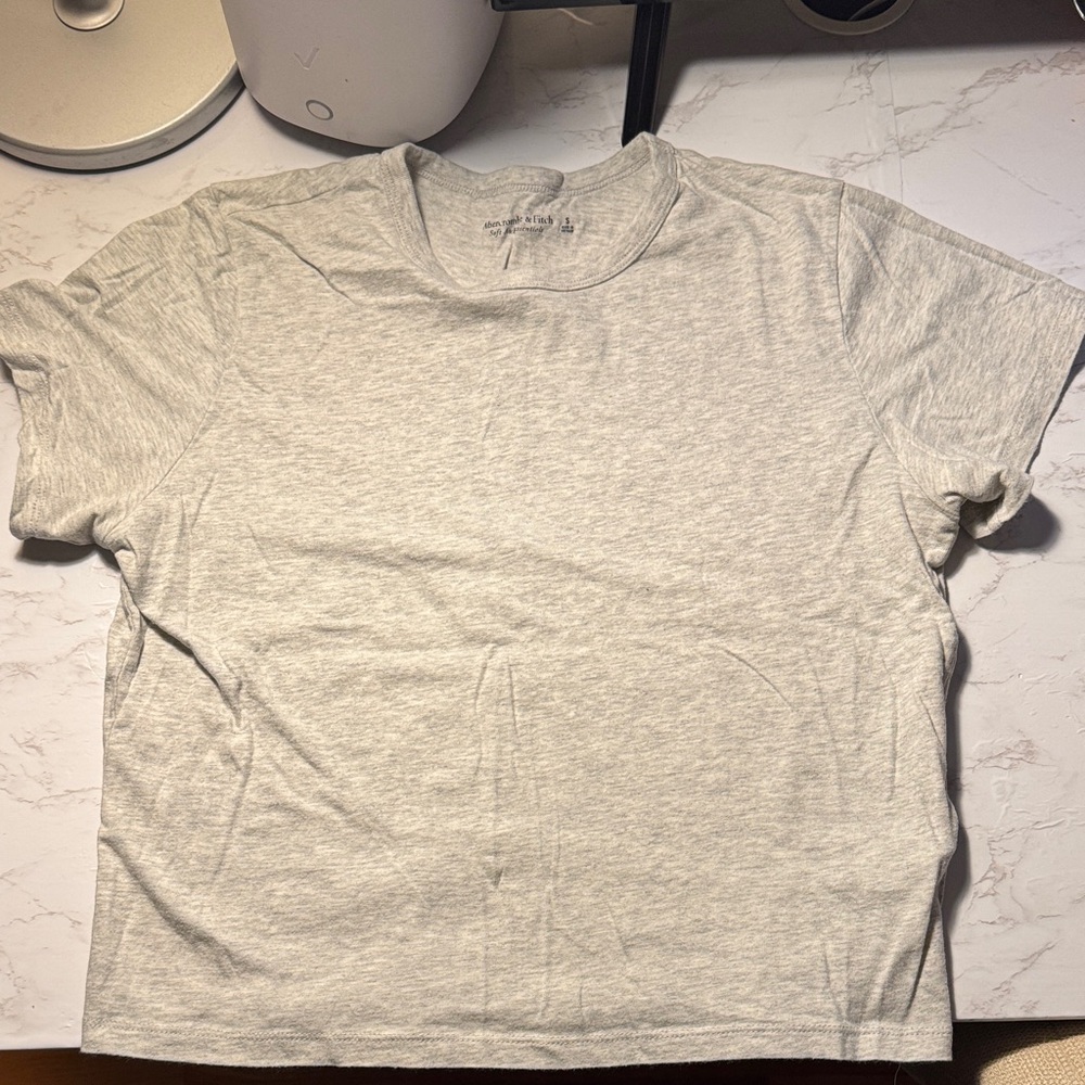 Abercrombie & Fitch Gray Short Sleeve Tee